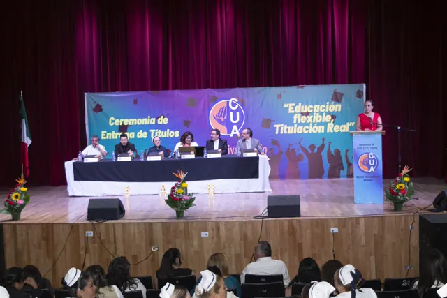 Público y autoridades durante la ceremonia de entrega de títulos. Graduación del 7 de julio de 2025.